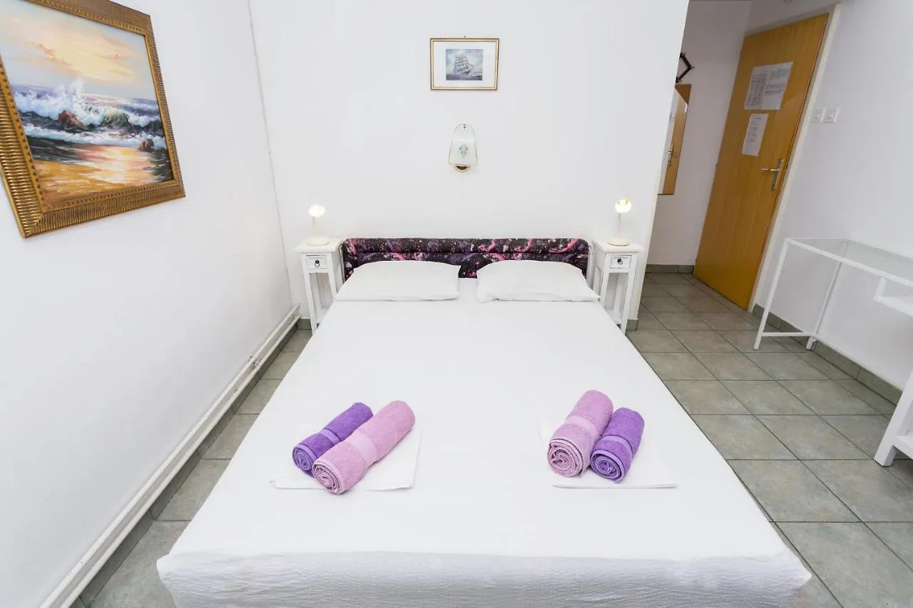 מאלי לוסיניי Lussino Accommodation 0*, מאלי לוסיניי