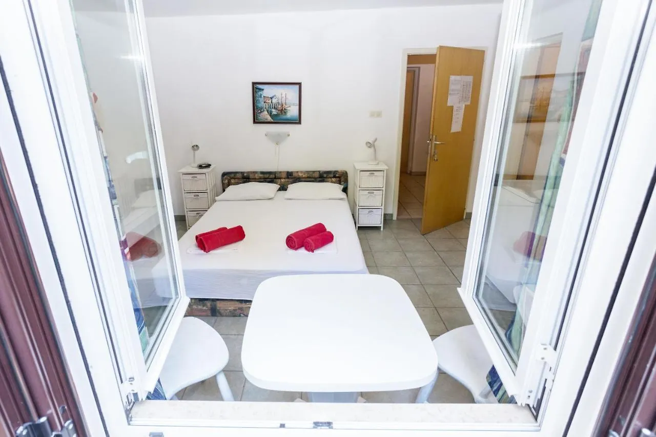 מאלי לוסיניי Lussino Accommodation 0*, מאלי לוסיניי קרואטיה